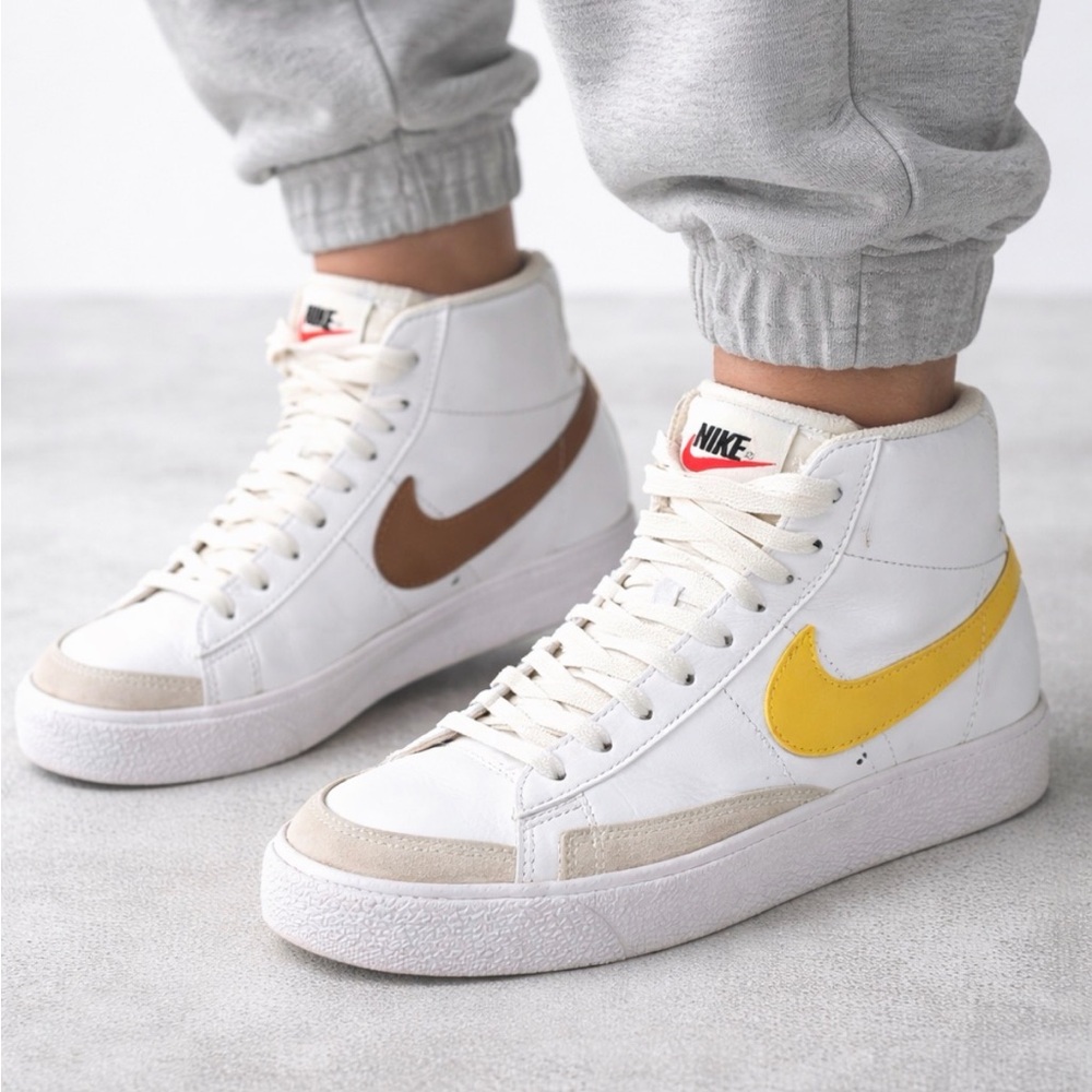 Nike Youth size 4.5Y EU 36.5 High Top Sneakers White Yellow Brown(B107)✨